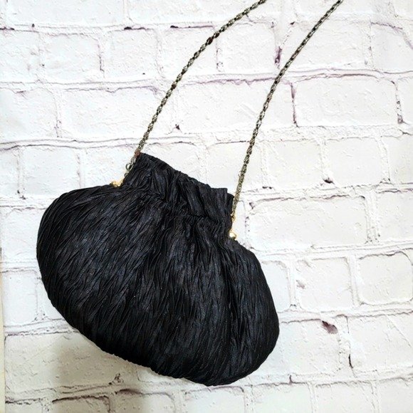 Vintage La Regale Ltd Black Fabric w/Chain Purse Snap Shut Closure - Picture 1 of 8